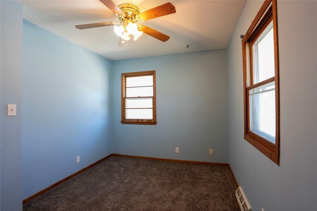 4563 Fairview Drive, Pleasant Hill, IA 50327