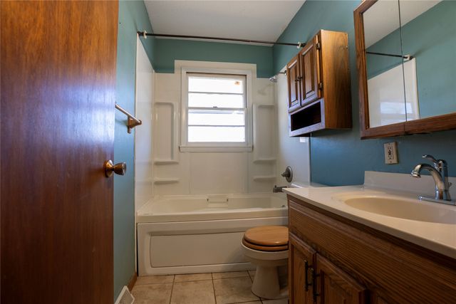 4563 Fairview Drive, Pleasant Hill, IA 50327