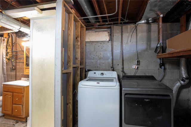 4563 Fairview Drive, Pleasant Hill, IA 50327