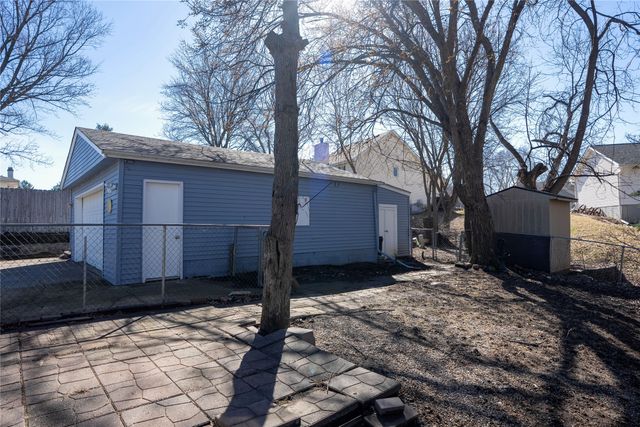 4563 Fairview Drive, Pleasant Hill, IA 50327