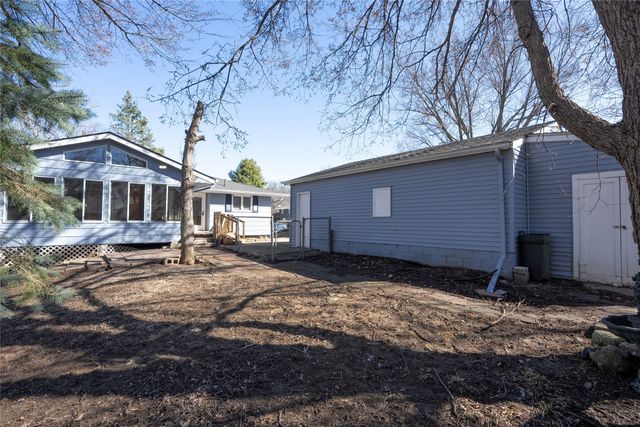 4563 Fairview Drive, Pleasant Hill, IA 50327