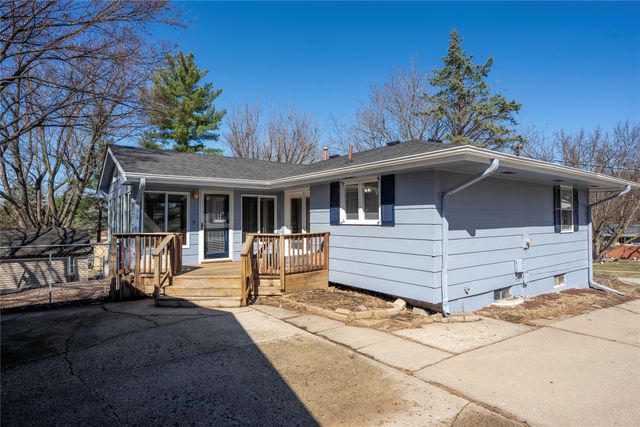 4563 Fairview Drive, Pleasant Hill, IA 50327