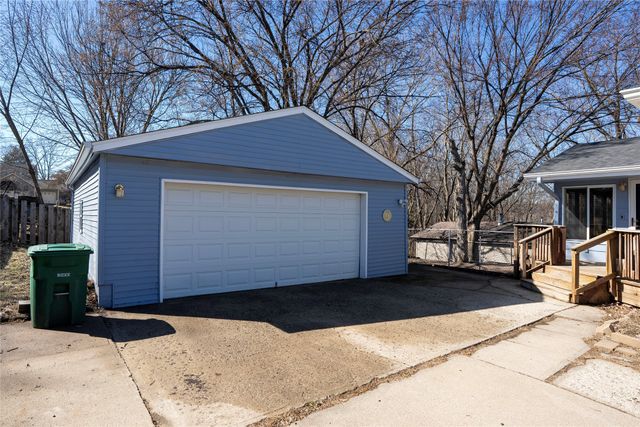 4563 Fairview Drive, Pleasant Hill, IA 50327