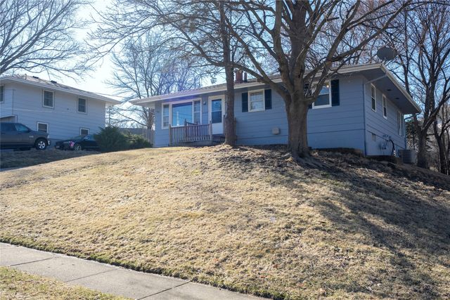 4563 Fairview Drive, Pleasant Hill, IA 50327