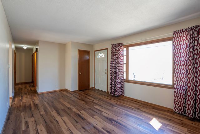 4563 Fairview Drive, Pleasant Hill, IA 50327