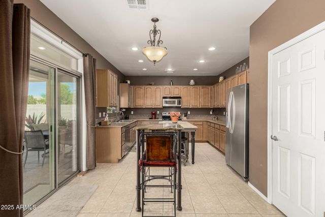 28582 N SUNSET Drive, San Tan Valley, AZ 85143