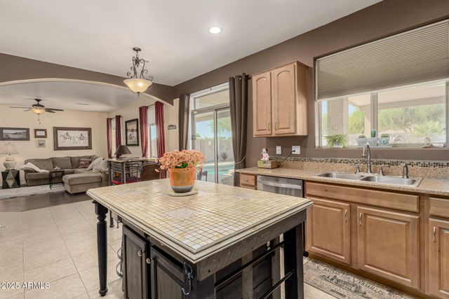 28582 N SUNSET Drive, San Tan Valley, AZ 85143