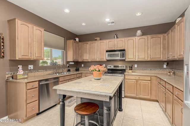 28582 N SUNSET Drive, San Tan Valley, AZ 85143