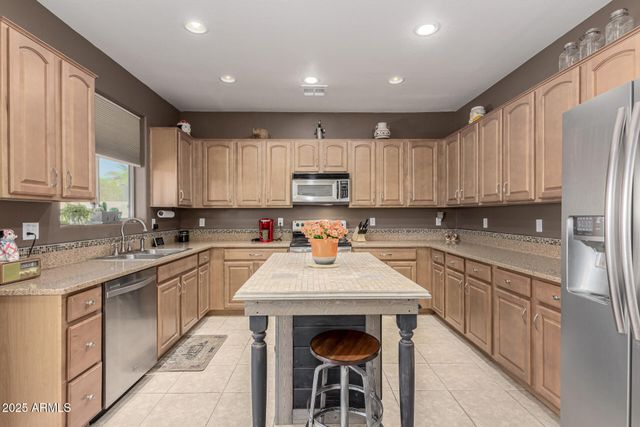 28582 N SUNSET Drive, San Tan Valley, AZ 85143