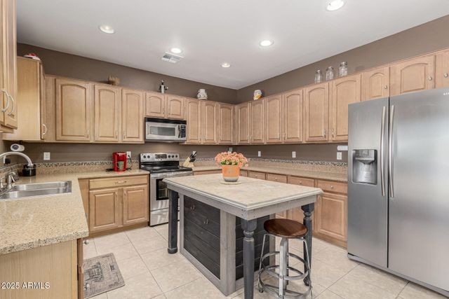 28582 N SUNSET Drive, San Tan Valley, AZ 85143