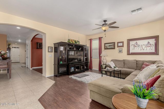 28582 N SUNSET Drive, San Tan Valley, AZ 85143