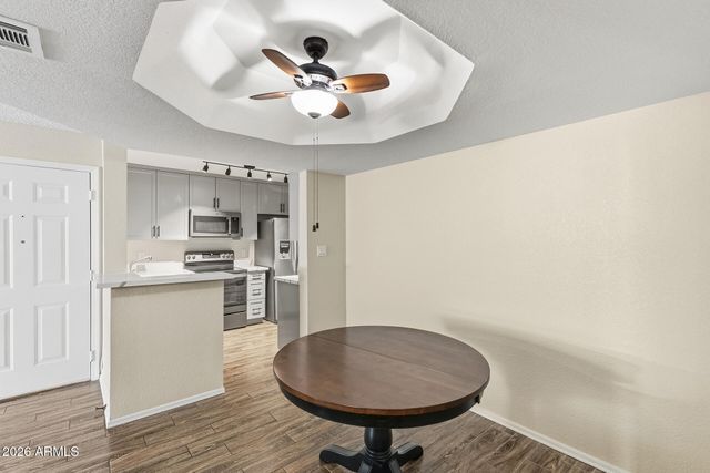 1880 E MORTEN Avenue 102, Phoenix, AZ 85020