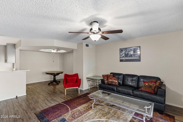 1880 E MORTEN Avenue 102, Phoenix, AZ 85020