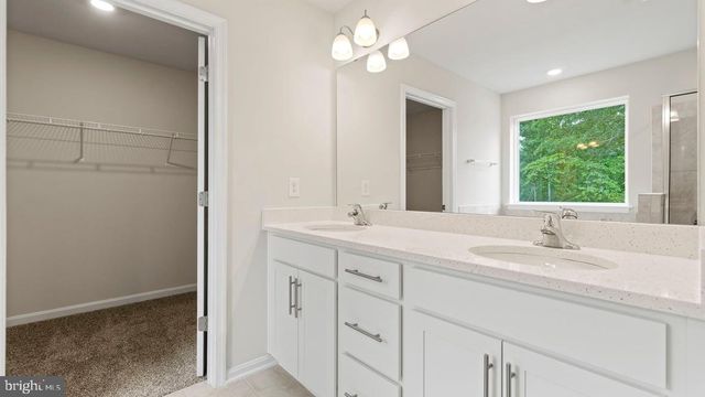 814 LONG MEADOW DR, Fredericksburg, VA 22406