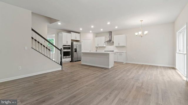 814 LONG MEADOW DR, Fredericksburg, VA 22406