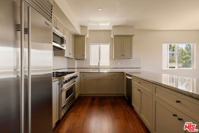 2255 Fox Hills Drive 200, Los Angeles, CA 90064