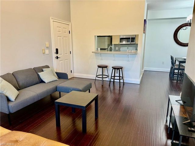 1180 Reserve Way 302, Naples, FL 34105