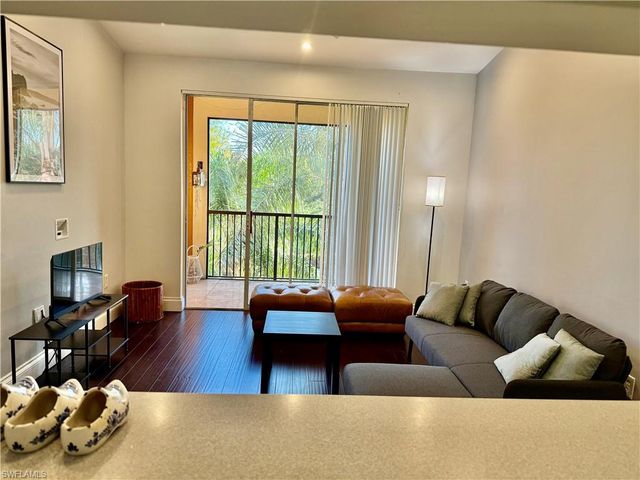 1180 Reserve Way 302, Naples, FL 34105