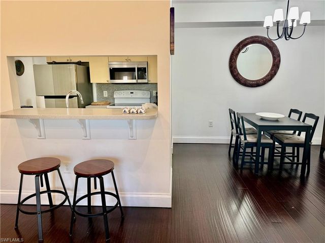 1180 Reserve Way 302, Naples, FL 34105