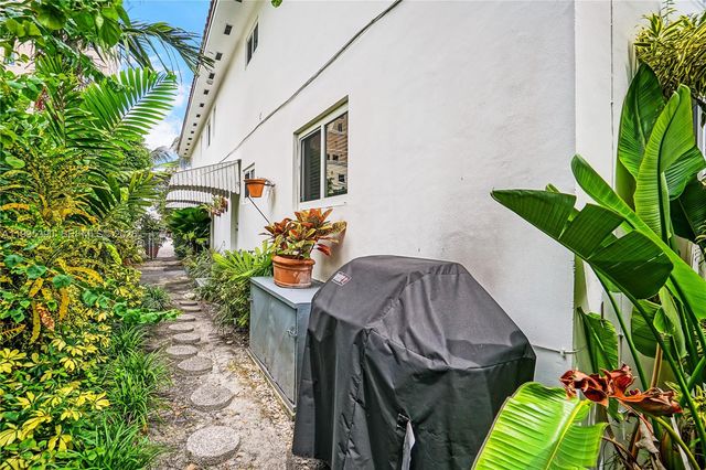 2720 S Le Jeune Rd 2720, Coral Gables, FL 33134