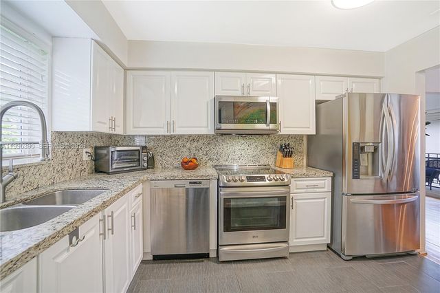 2720 S Le Jeune Rd 2720, Coral Gables, FL 33134