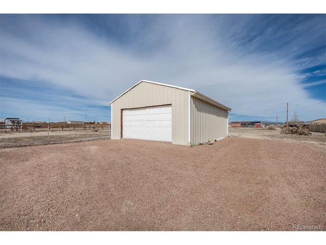 965 N Cimarron Dr, Pueblo, CO 81007
