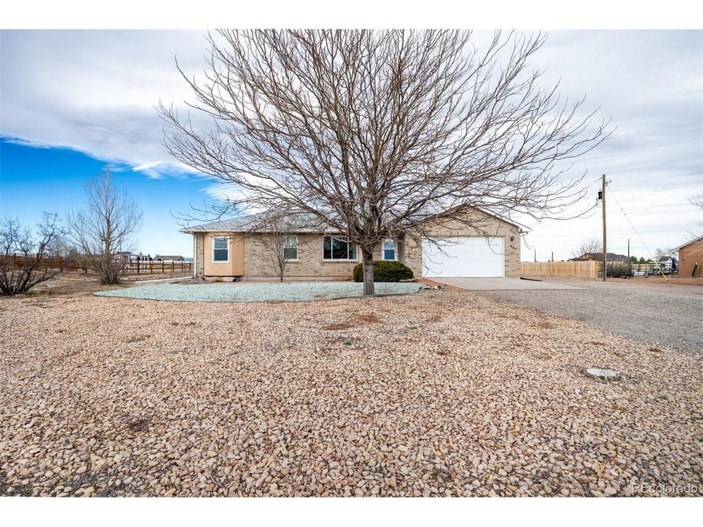 965 N Cimarron Dr, Pueblo, CO 81007