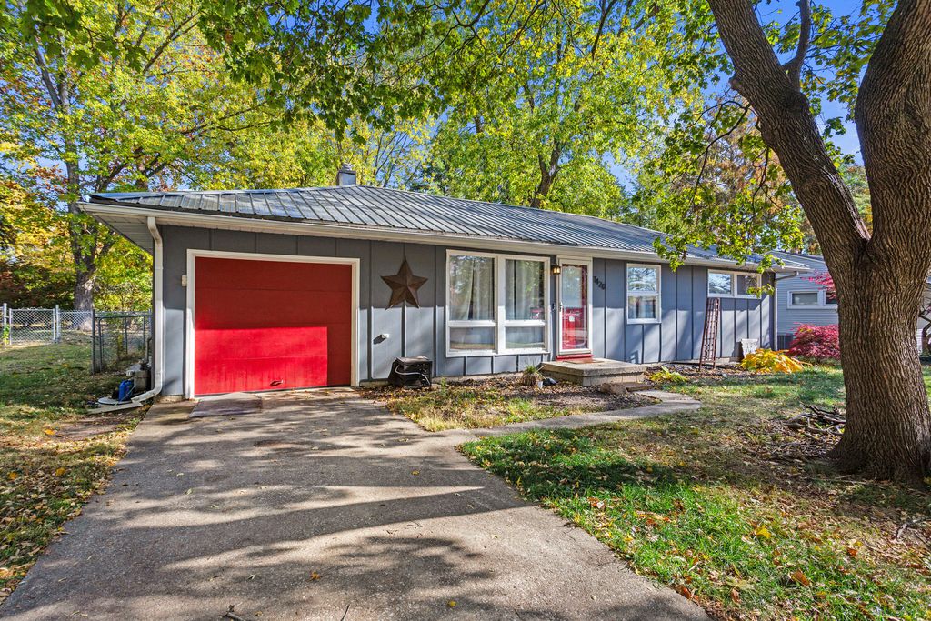 1420 S Western Avenue, Champaign, IL 61821