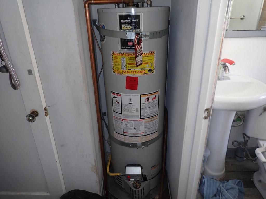 Image 10 of property listing at 901 92nd Avenue, Oakland, CA 94603