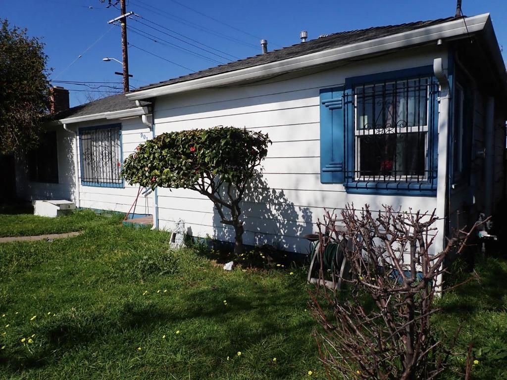 Image 12 of property listing at 901 92nd Avenue, Oakland, CA 94603
