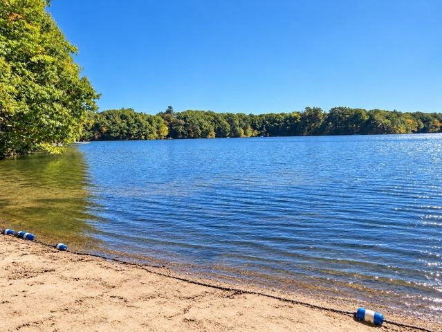 6 Derby St, Framingham, MA 01701