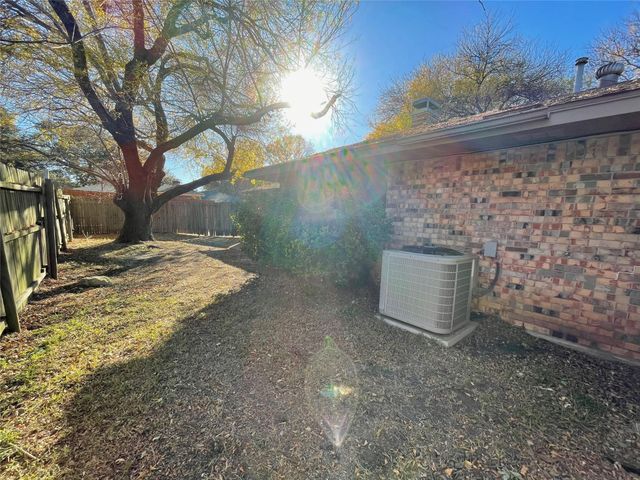 120 Shadybrook Drive, Desoto, TX 75115