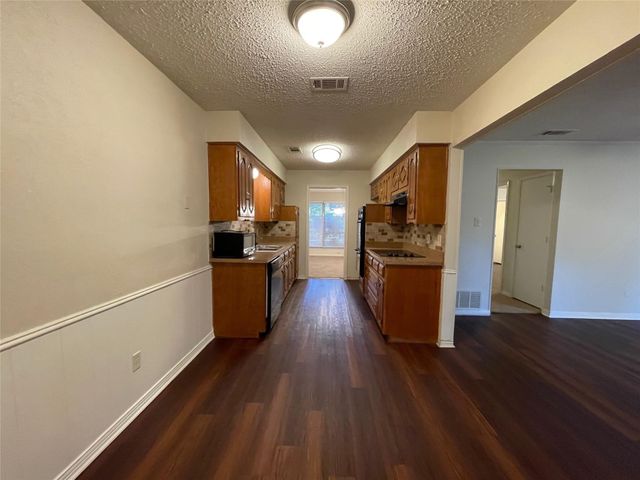 120 Shadybrook Drive, Desoto, TX 75115