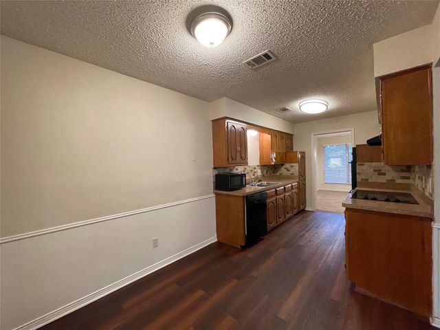 120 Shadybrook Drive, Desoto, TX 75115