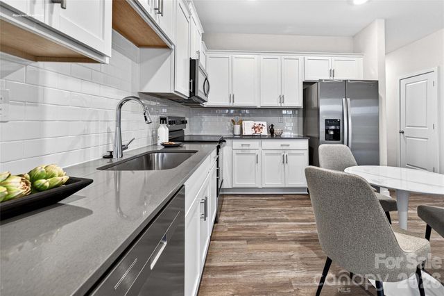 663 13th Avenue Drive NE, Hickory, NC 28601