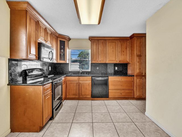 8957 NW 23rd St 8957, Coral Springs, FL 33065