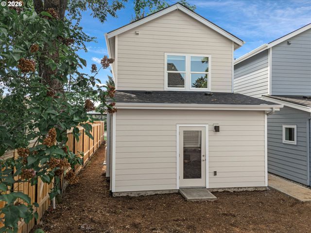 8770 N Newman Ave, Portland, OR 97203