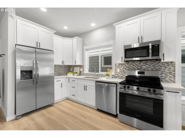 8770 N Newman Ave, Portland, OR 97203