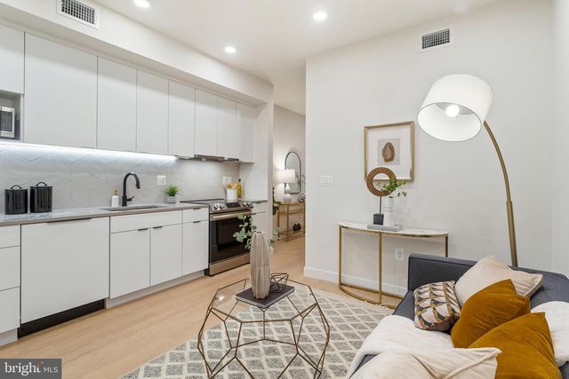733 8th St SE Unit 1, Washington, DC 20003