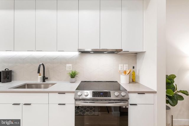 733 8th St SE Unit 1, Washington, DC 20003