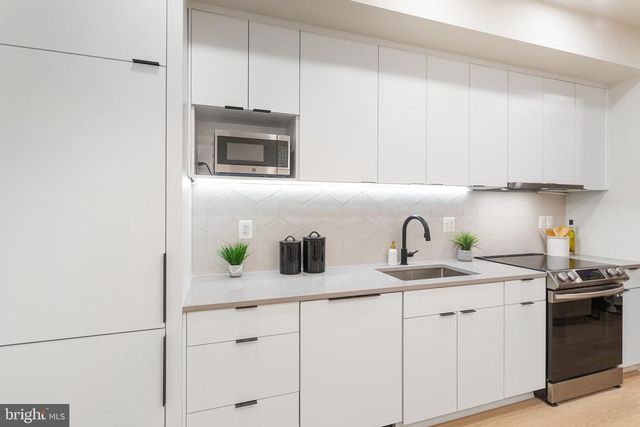 733 8th St SE Unit 1, Washington, DC 20003