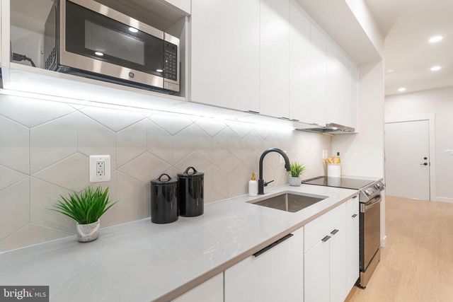 733 8th St SE Unit 1, Washington, DC 20003
