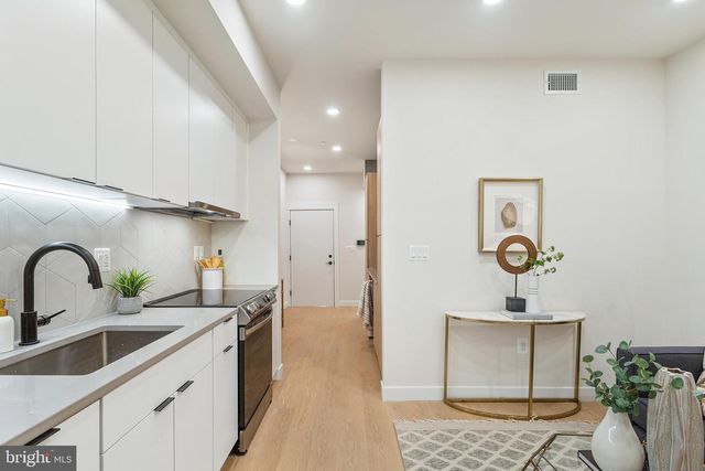 733 8th St SE Unit 1, Washington, DC 20003