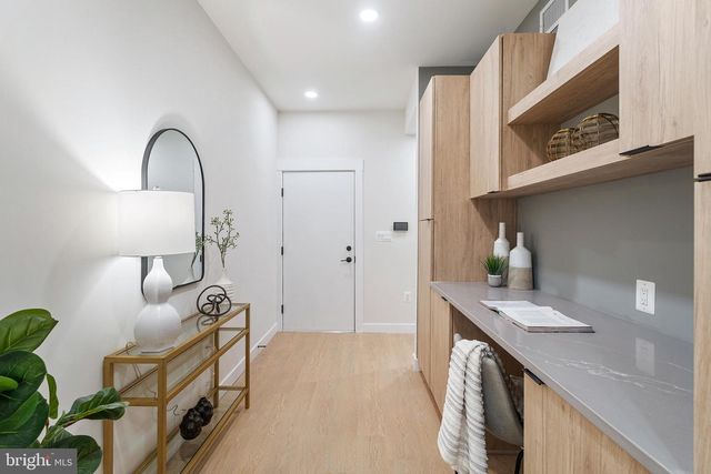 733 8th St SE Unit 1, Washington, DC 20003