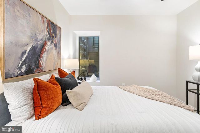 733 8th St SE Unit 1, Washington, DC 20003