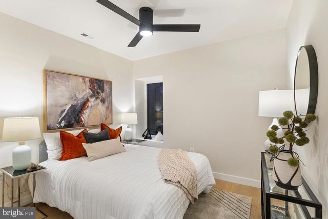 733 8th St SE Unit 1, Washington, DC 20003