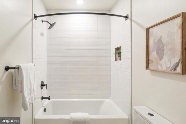 733 8th St SE Unit 1, Washington, DC 20003