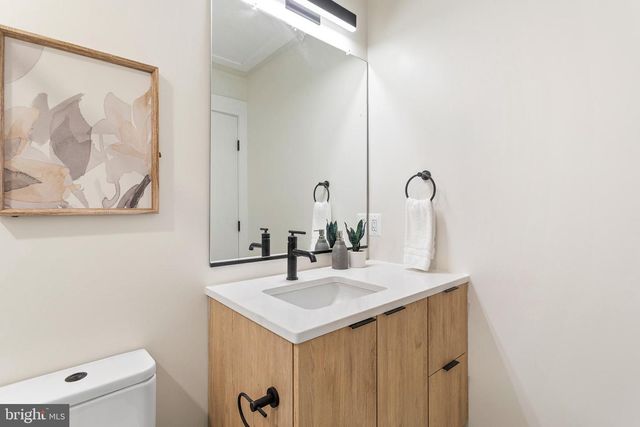 733 8th St SE Unit 1, Washington, DC 20003