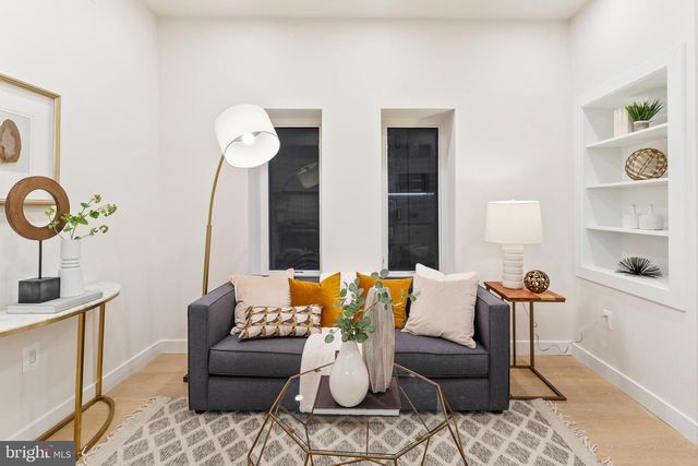 733 8th St SE Unit 1, Washington, DC 20003