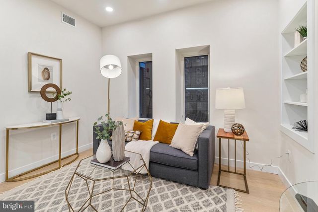 733 8th St SE Unit 1, Washington, DC 20003